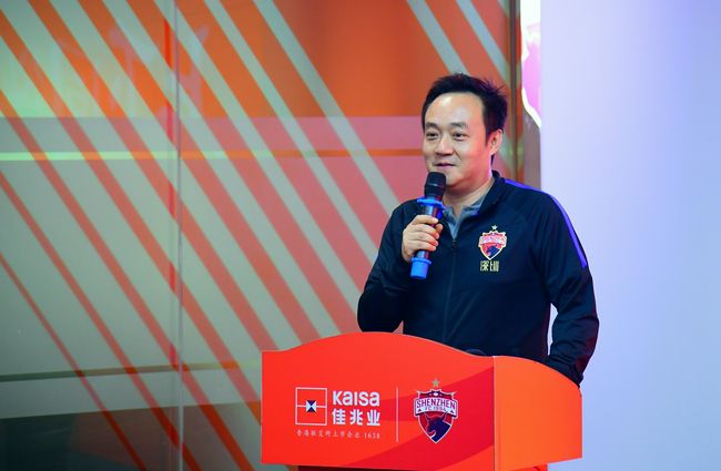 结实的黑人